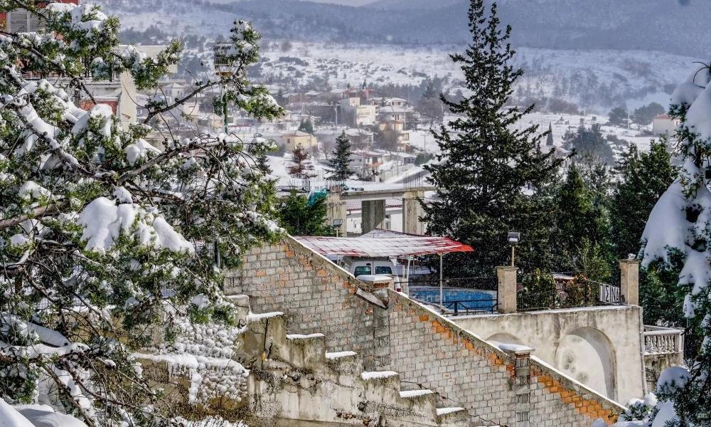 Στα λευκά “ντύθηκαν” Κόνιτσα, Ζαγόρι και Μέτσοβο – Σε ετοιμότητα η ΠΠ